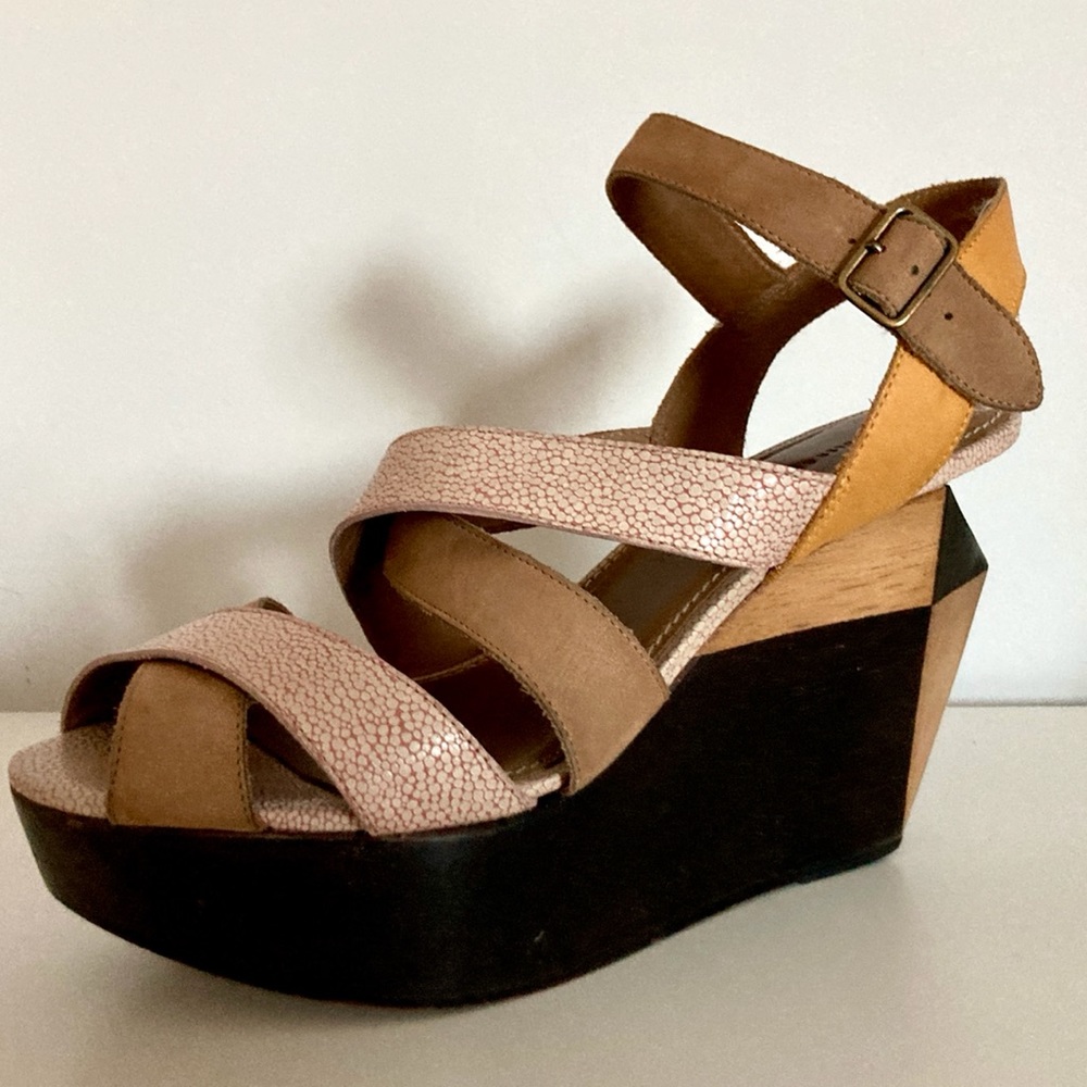Schuler & Sons Strappy Leather Platform Angular Wooden Heel. Size 8.